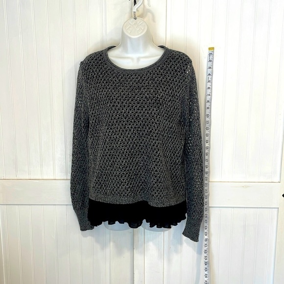 Origami by Vivian gray sweater over a black lining. Size L - Picture 1 of 6